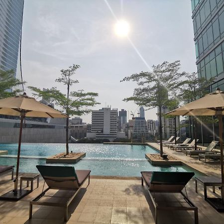 Sivatel Bangkok Hotel Exterior foto The pool at the hotel
