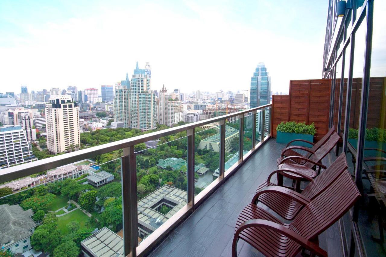 Sivatel Bangkok Hotel Exterior foto A balcony in Bangkok, Thailand