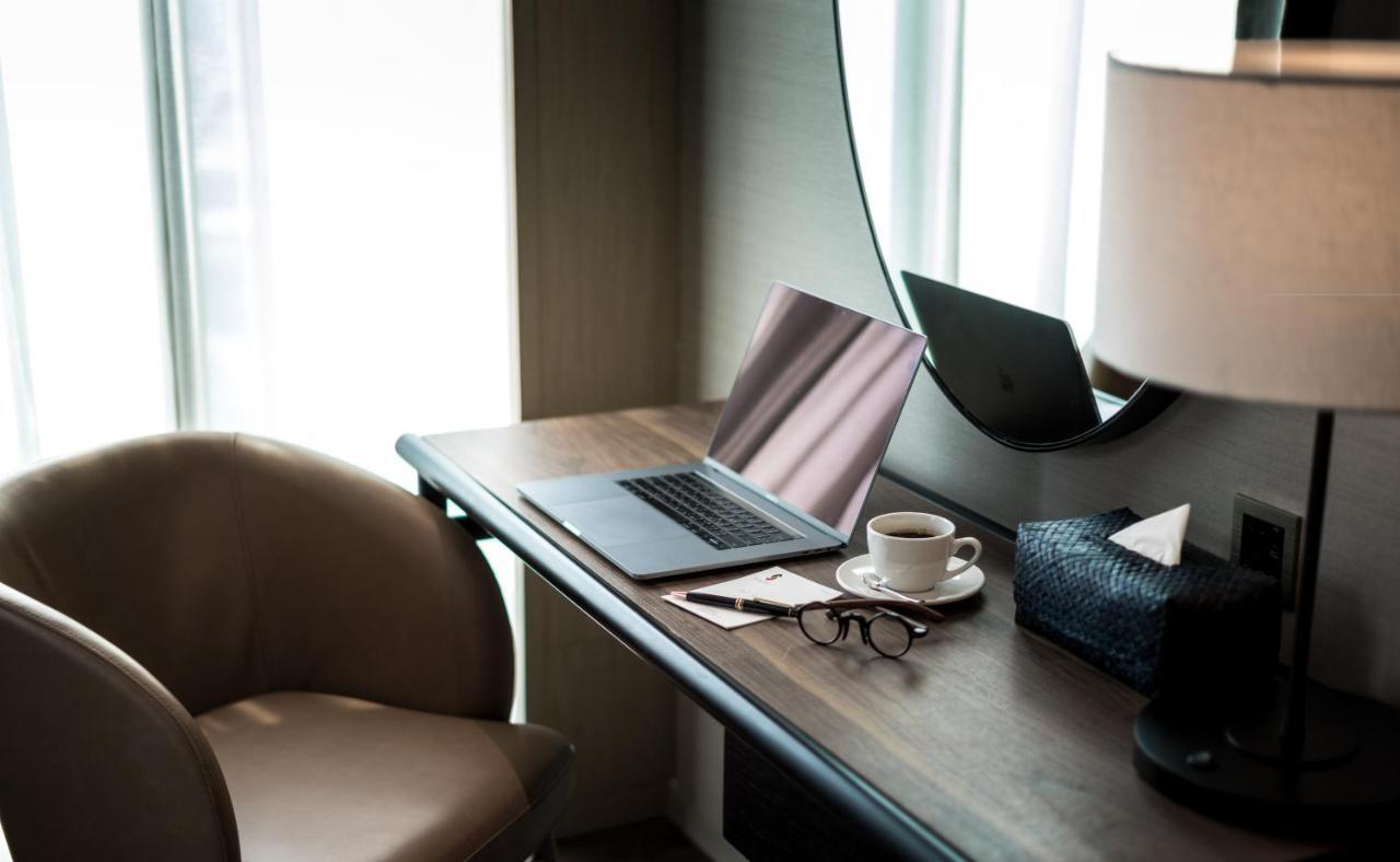Sivatel Bangkok Hotel Exterior foto A laptop on a desk
