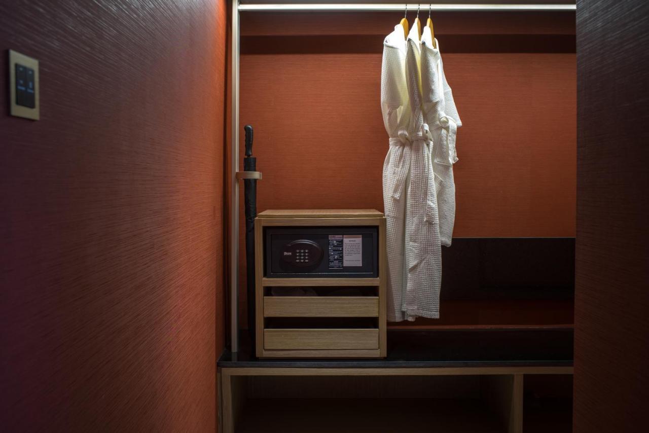 Sivatel Bangkok Hotel Exterior foto A safe in a hotel room