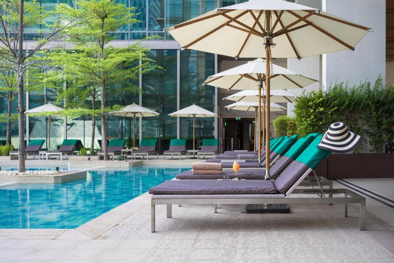 Sivatel Bangkok Hotel Exterior foto The swimming pool at the hotel